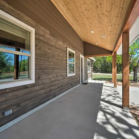 Gorgeous Cabin With Pergolas, Walk To River!